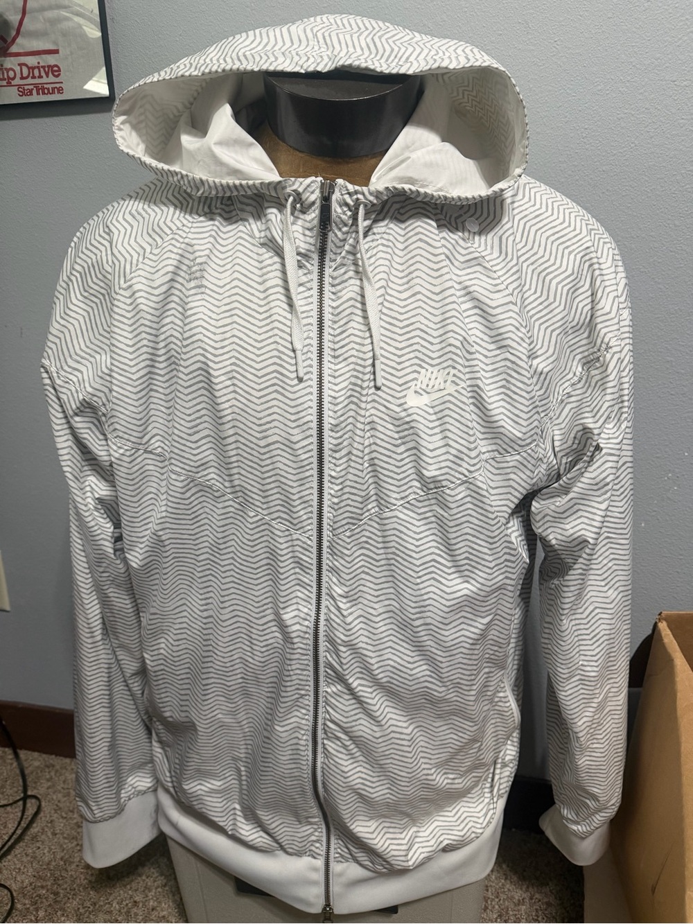Nike Sportswear Men's XXL White Hooded Zip Rain Jacket